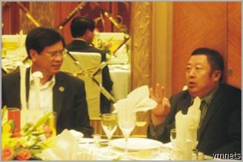 朱开友董事长向前老挝总理波松介绍企业发展情况